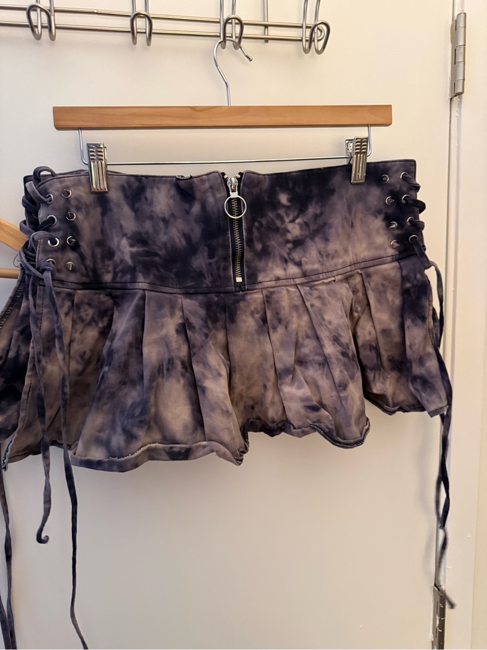 Burning Man 🔥 Tie-Dye Ruffled Mini Skirt in Charcoal Gray - Picture 6 of 8